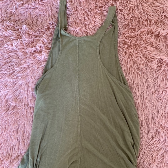 ⚡️Green Flowy Tank Top⚡️ - Picture 3 of 3